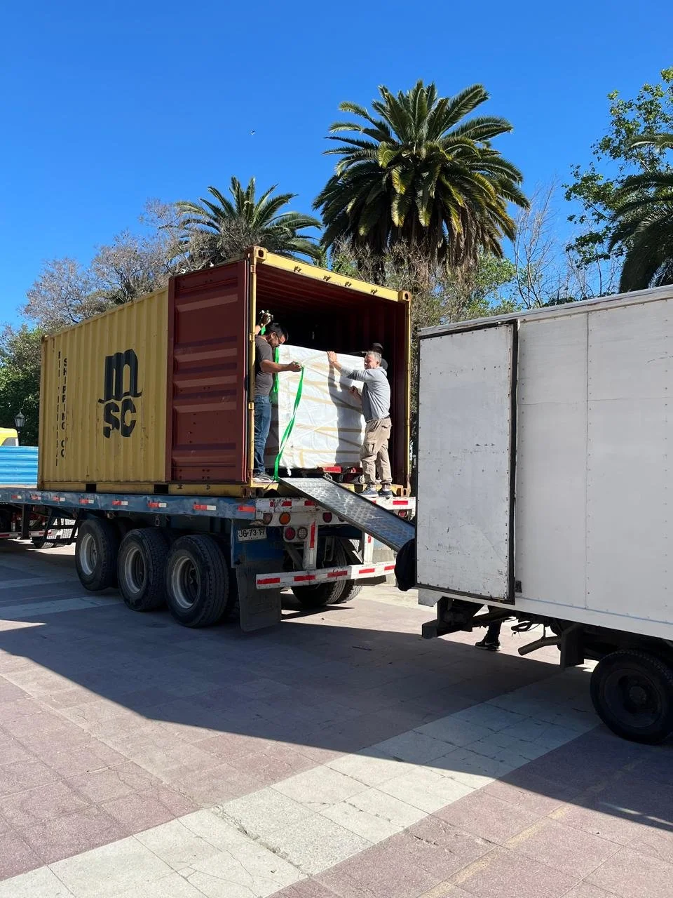 Unloading of pianos 2.jpeg