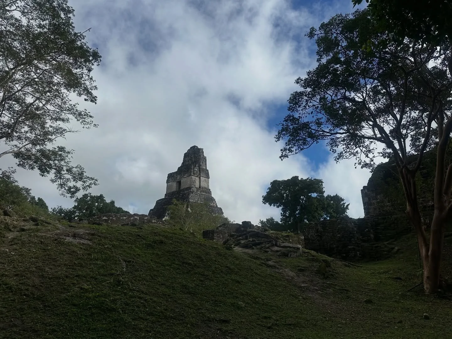 Ended the year in Guatemala with the oldest stairmasters and volcano dogs 🎇