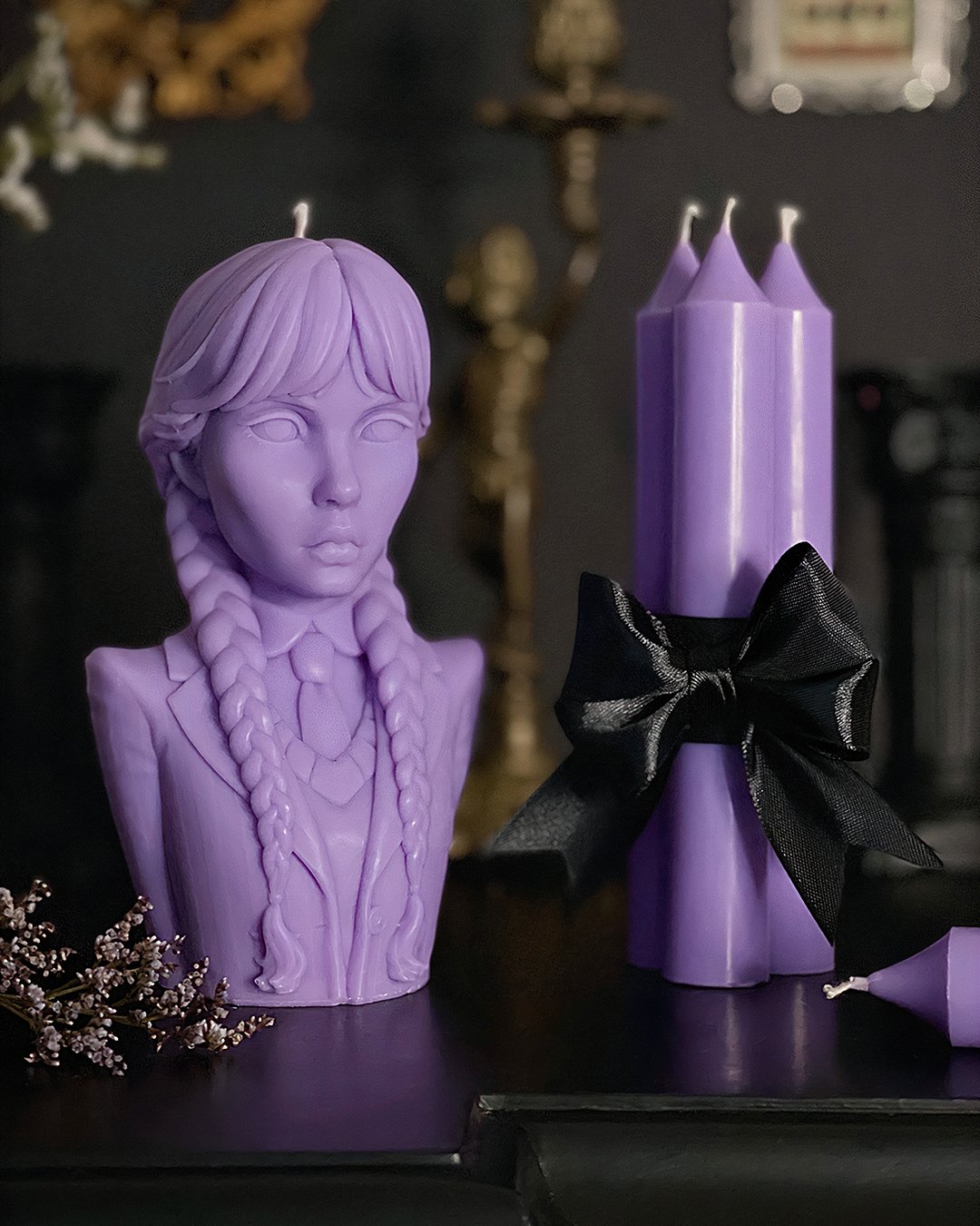 ⚰️ 𝔒𝔲𝔱 𝔬𝔣 𝔱𝔥𝔢 ℭ𝔯𝔶𝔭𝔱 ⚰️ Artist Announcement 🎙 @purreflame_candles 

Natalia, the creative force behind Purre Flame, crafts unique soy wax candles and gypsum home decor. She draws inspiration from the shadows of spooky culture, as well as 