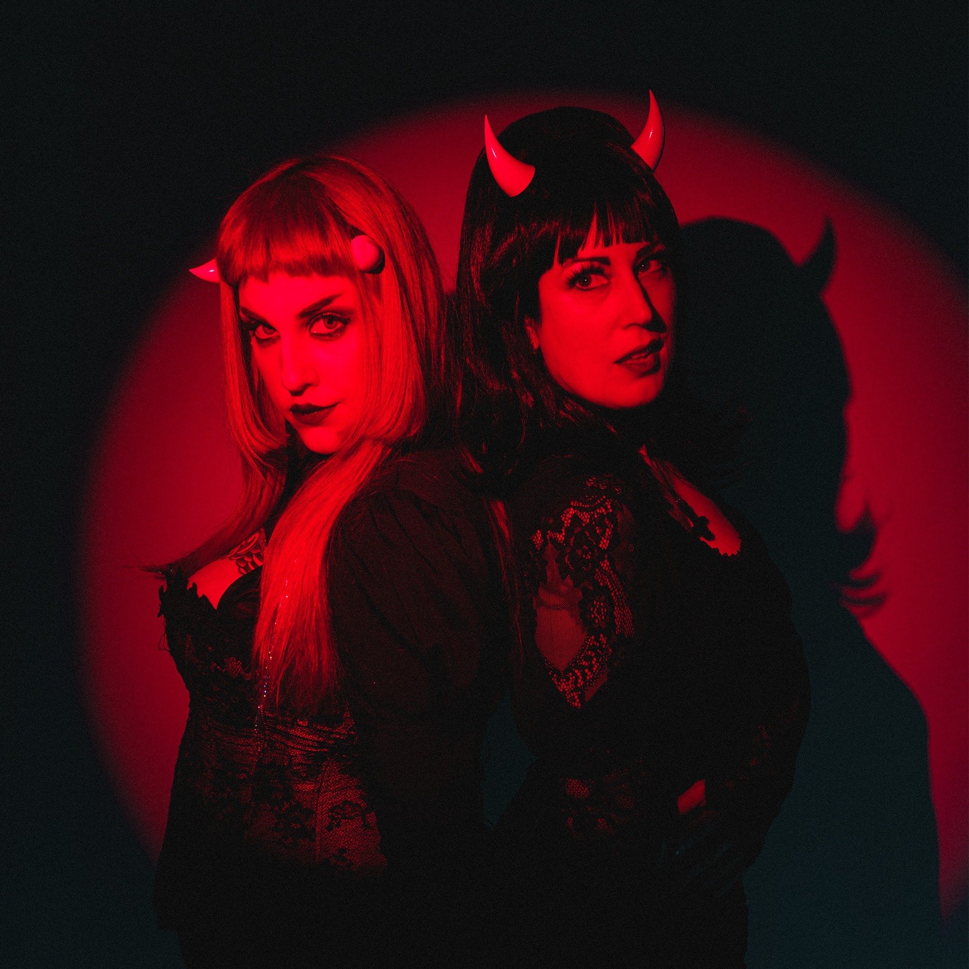 🌘 𝔖𝔲𝔪𝔪𝔢𝔯 𝔇𝔞𝔯𝔨𝔫𝔢𝔰𝔰 𝔙𝔦𝔯𝔱𝔲𝔞𝔩 𝔐𝔞𝔯𝔨𝔢𝔱 🌒 Artist Announcement 🎙 @hausofbrimstone

Haus of Brimstone creates wearable devil horns and demonic accessories to empower your unholy lifestyle. A small but mighty legion of demonwear e