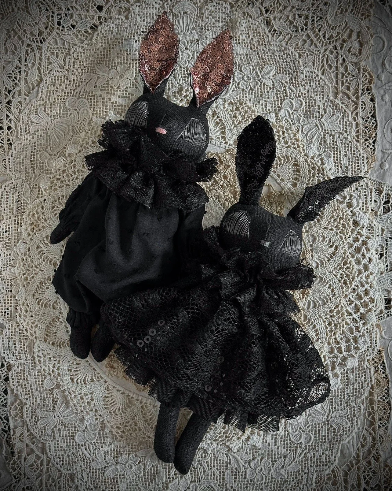 🥀 𝔏𝔬𝔳𝔢 𝔜𝔬𝔲 𝔱𝔬 𝔇𝔢𝔞𝔱𝔥 🥀 Artist Announcement 🎙 @teardroplollipop 

Teardrop Lollipop was launched in Brooklyn, NY by Marcelle with the goal of bringing to market one of a kind, hand-made, heirloom dolls.  Each of her collections are lov