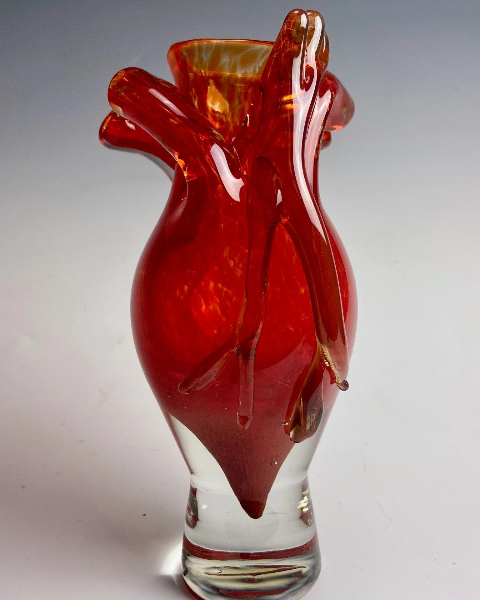 🥀 𝔏𝔬𝔳𝔢 𝔜𝔬𝔲 𝔱𝔬 𝔇𝔢𝔞𝔱𝔥 🥀 Artist Announcement 🎙 @sarahaband 

Sarah Band has been creating hand-blown creepy glass sculptures for over fifteen years! Her work includes blown glass human organs, glass jewelry, and uses oddities in her gla