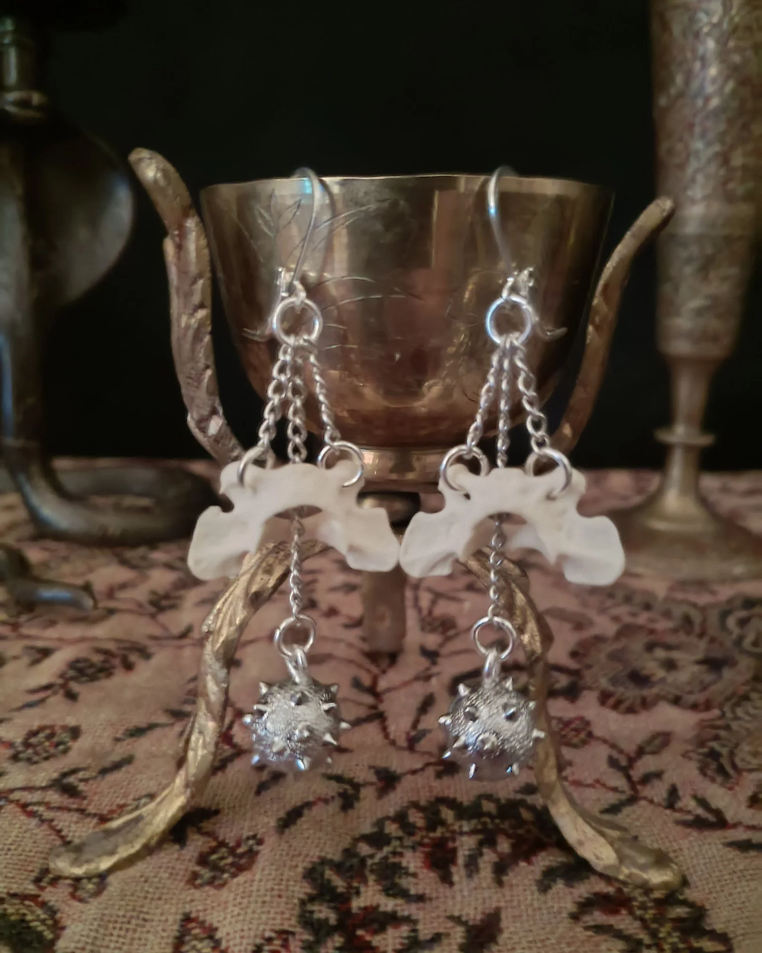 🥀 𝔏𝔬𝔳𝔢 𝔜𝔬𝔲 𝔱𝔬 𝔇𝔢𝔞𝔱𝔥 🥀 Artist Announcement 🎙 @ossuarychant 

I make jewelry such as bracelets, earrings, and necklaces from bone. Some designs are simple and easy, and some are elegant. I also make some home decor from bone such as la