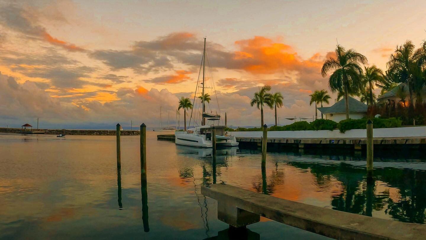 We arrived safely after 4.5days into the port of Samana, DR and all fueled up on ceviche and whale sightings.🤩
.
We stopped in here on our way south almost 3yrs ago - and remember clearly how much of a hard time (and stress) we had docking the boat 