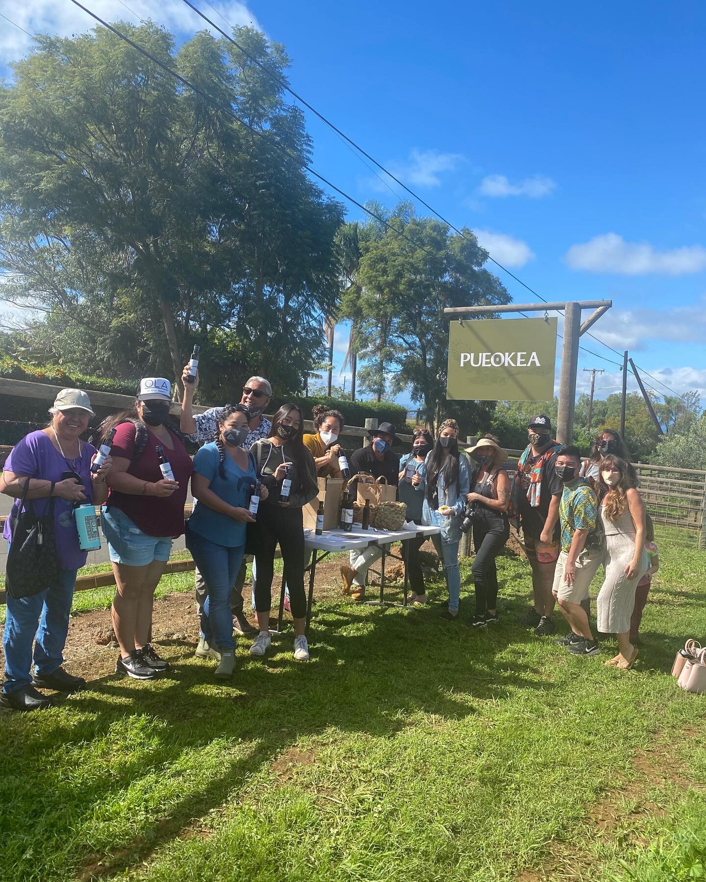 Mahalo to you all for a wonderful Saturday morning back in January! Was a joy to be a part of this tour and share story with you all 🙏

@frankerzzz @pomaiweigert @oahurcd @gofarmhawaii @sfdhawaii 

#familyfarms #mauifarm #oliveoil #evoo #upcountryma