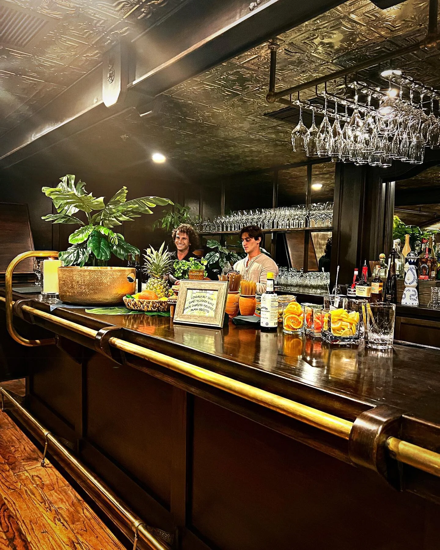 It&rsquo;s Mojito Monday!💃🕺 
Who&rsquo;s ready to salsa?