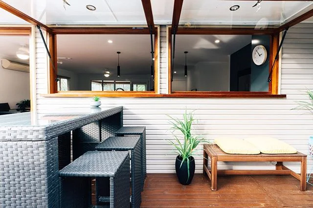 Who else loves these kitchen windows?? Happy Friday team! 🙌🏽 #BardonProject
