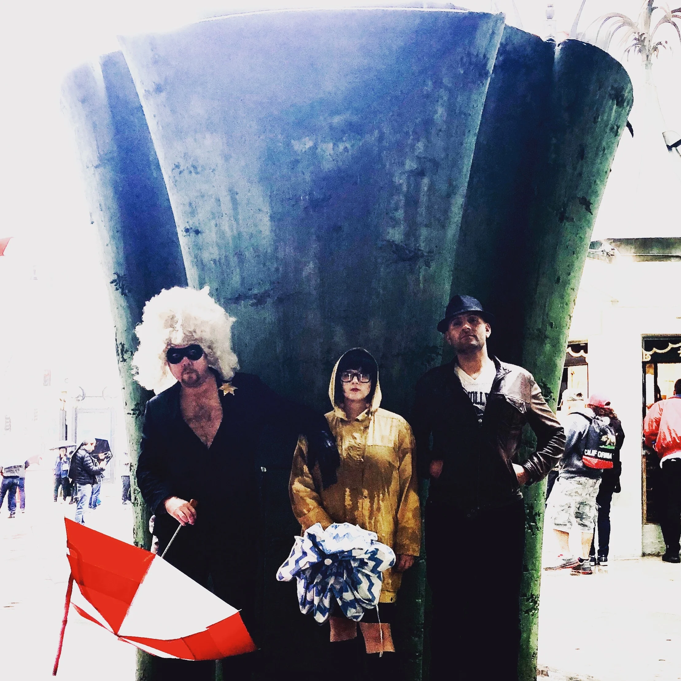 Lou-ie, Darrian &amp; Gabe Lumen, Grauman's Chinese Theater, 2019