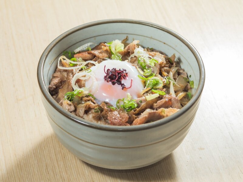 Grill beef rice bowl with soft-boiled egg