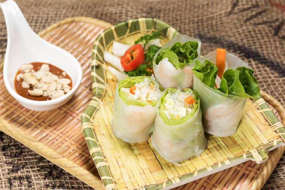 Rice paper roll with shrimps