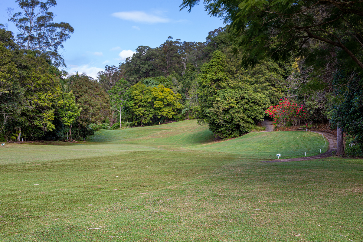 The approach up to the second green