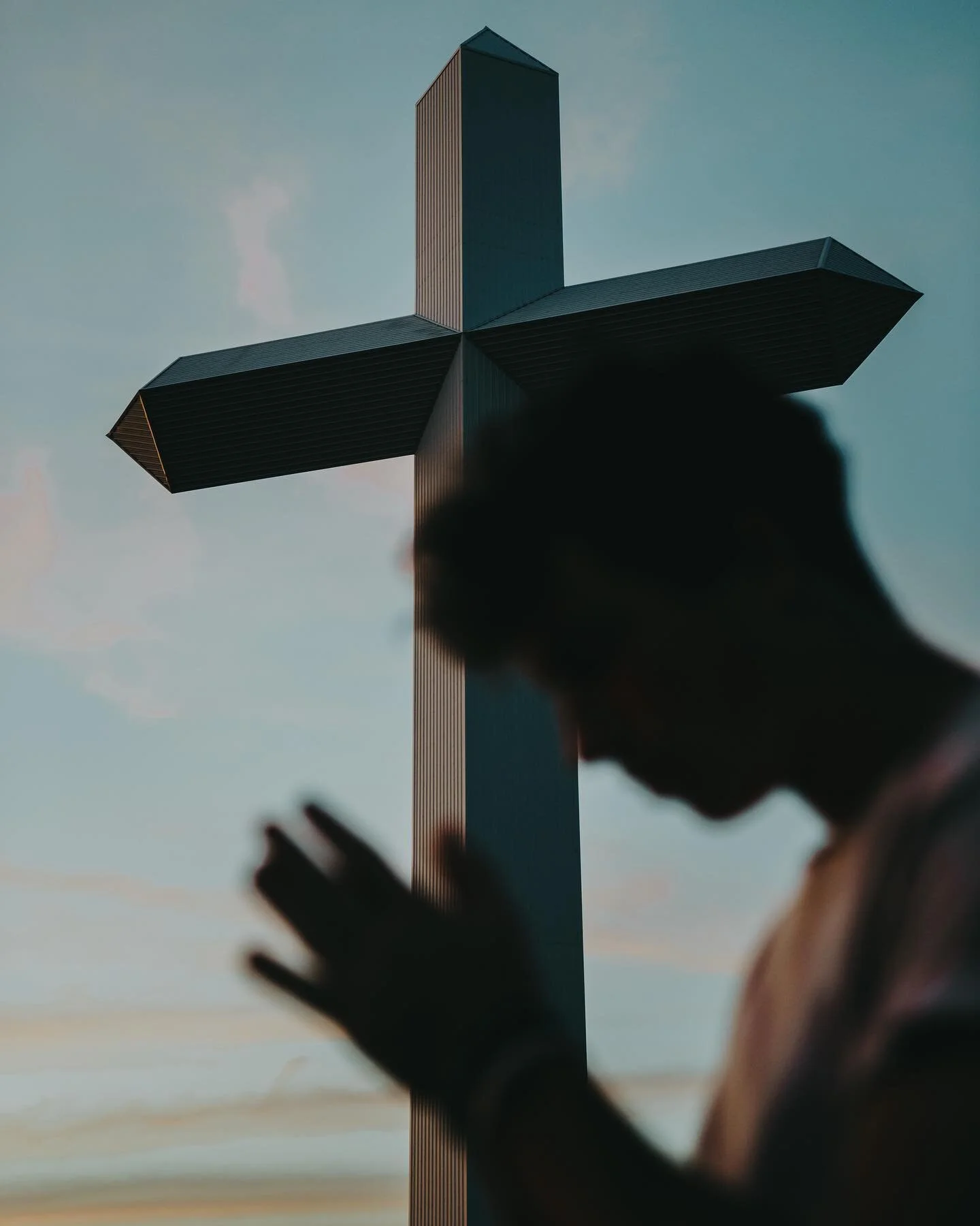 The day of @hlewis923 shoot we weren&rsquo;t sure if we were going to have time to make it to the cross. We ended up making it at just the perfect time, with a phenomenal sunset! Needless to say, it was worth rushing for🙌🏼