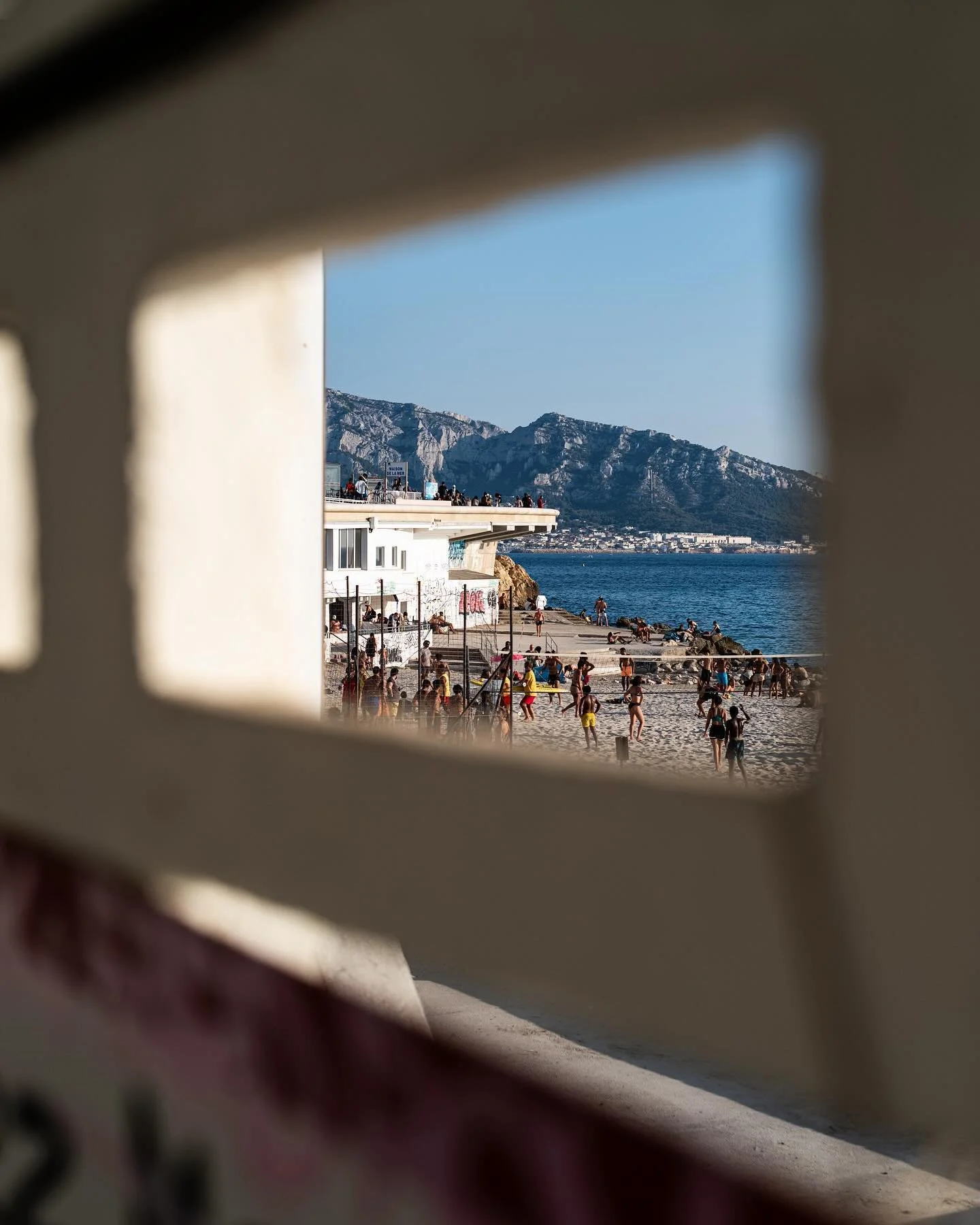 MARSEILLE / FRANCE / 14 667

THE WATER IS WARM BUT ITS SENDING ME SHIVERS / KIDS / MGMT