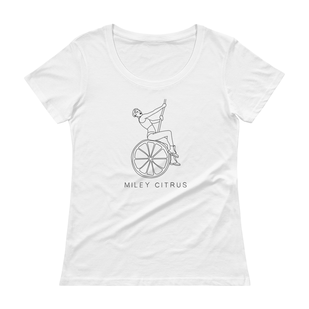 Scoopneck Sally | White