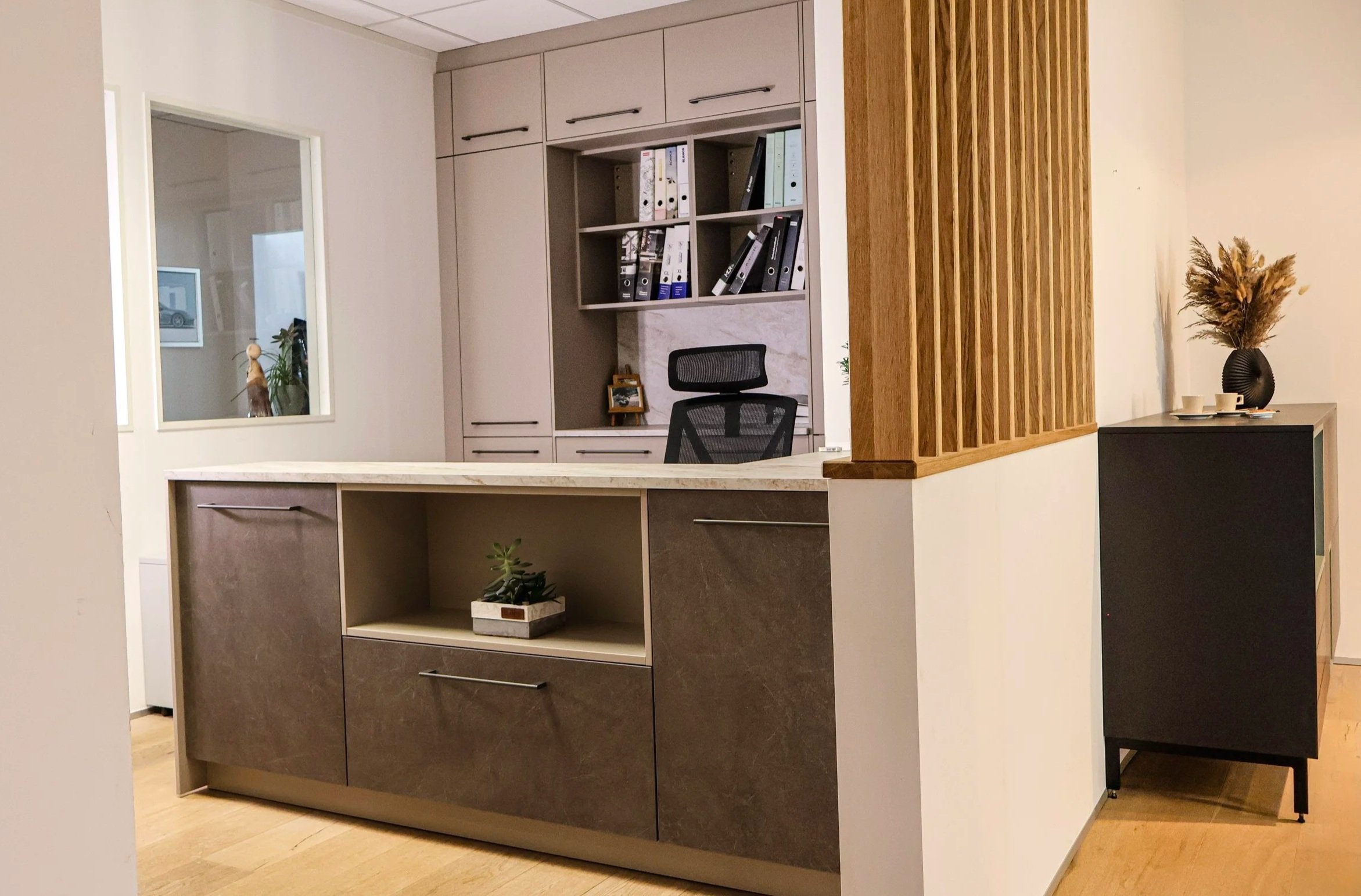 Büro 2 bearbeitet.jpg