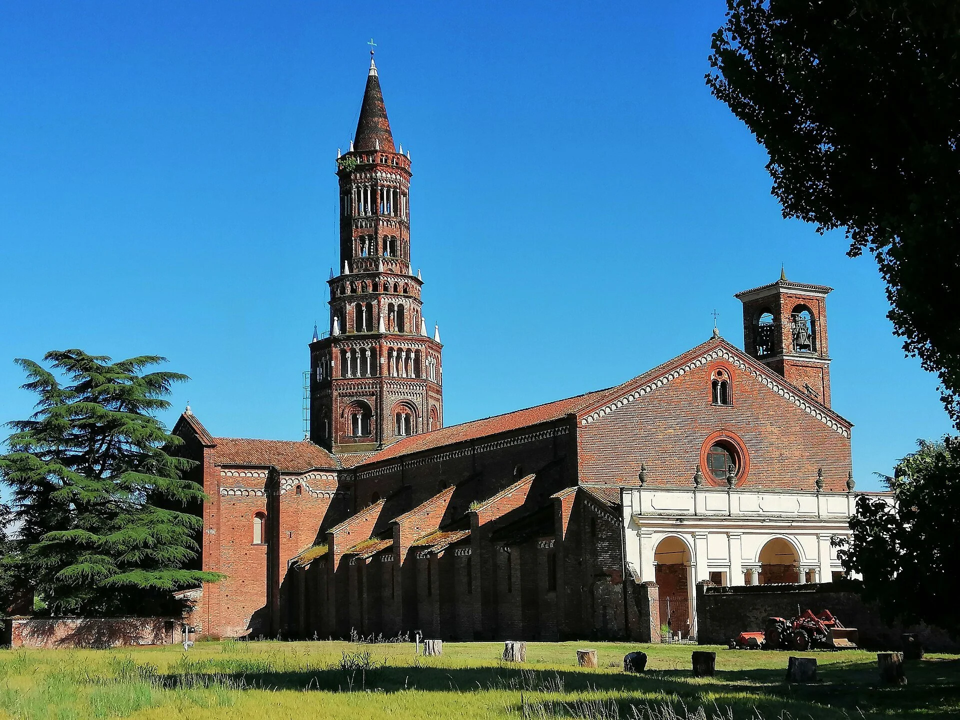 L'Abbazia di Chiaravalle: tra spiritualità cistercense e arte rinascimentale