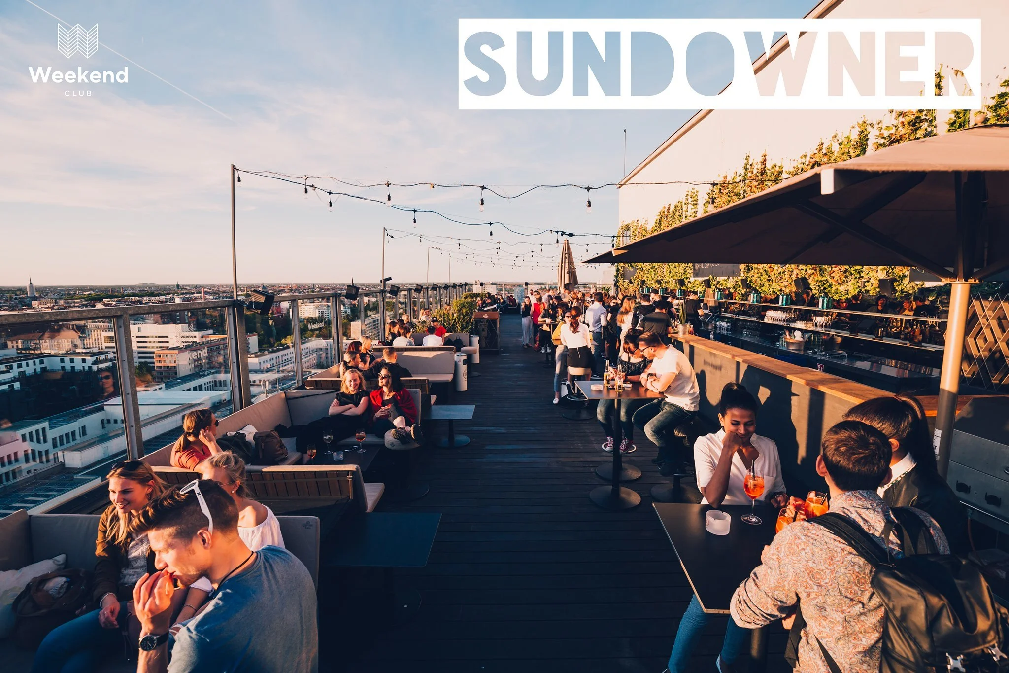 Sundowner Open Air Enjoy Berlin's most beautiful sunset from 7pm on the city's most popular rooftop! Dancing,lounging and enjoying delicious drinks and nice sounds! Weekend Spritz & Frozen Daiquiri Strawberry 19-24 o'clock only 5 €