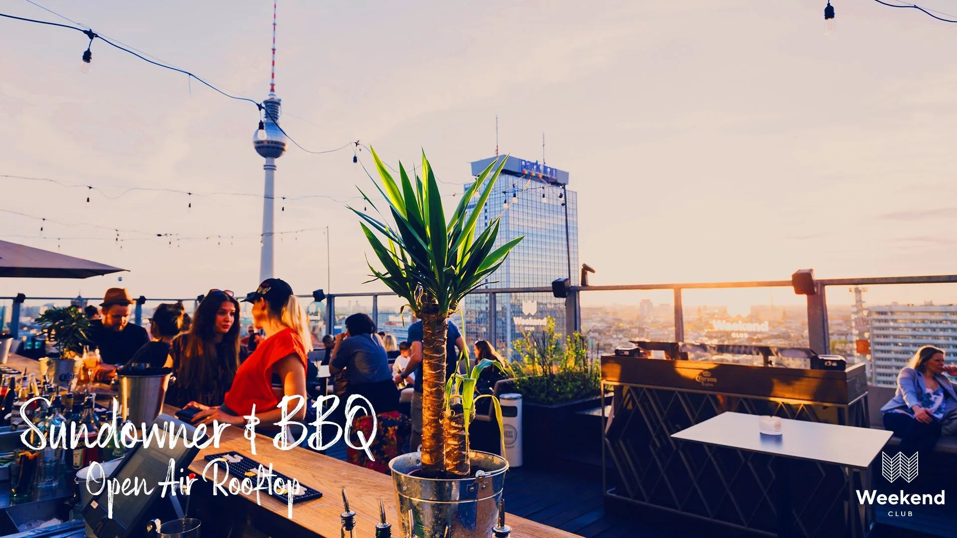 Enjoy with us Berlin's beautiful sunset on the most popular rooftop of the city! Dancing,relaxing and enjoying delicious drinks!