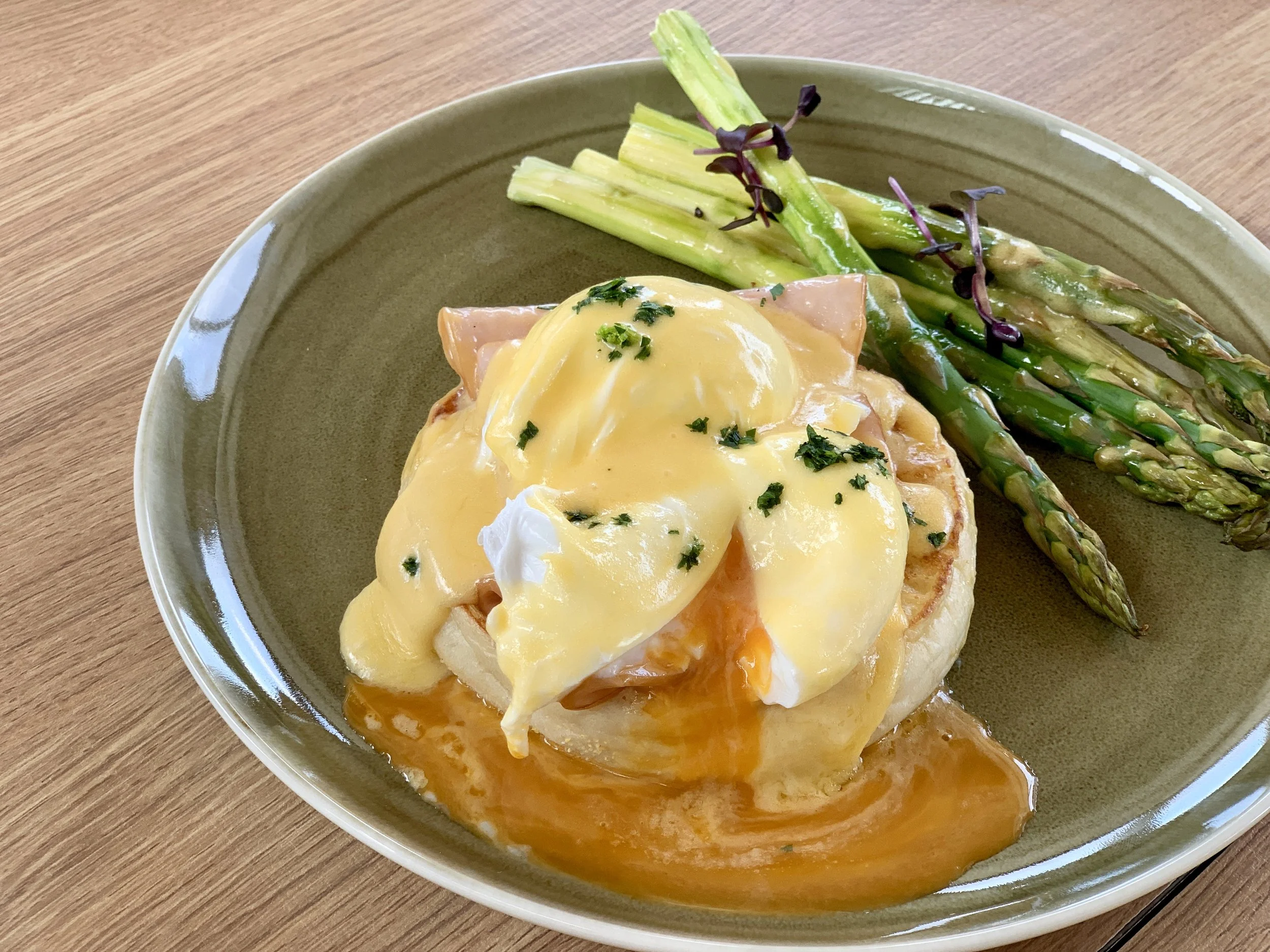 Weekend Brunch at Urbana Courtyard by Marriott_Eggs Benedict