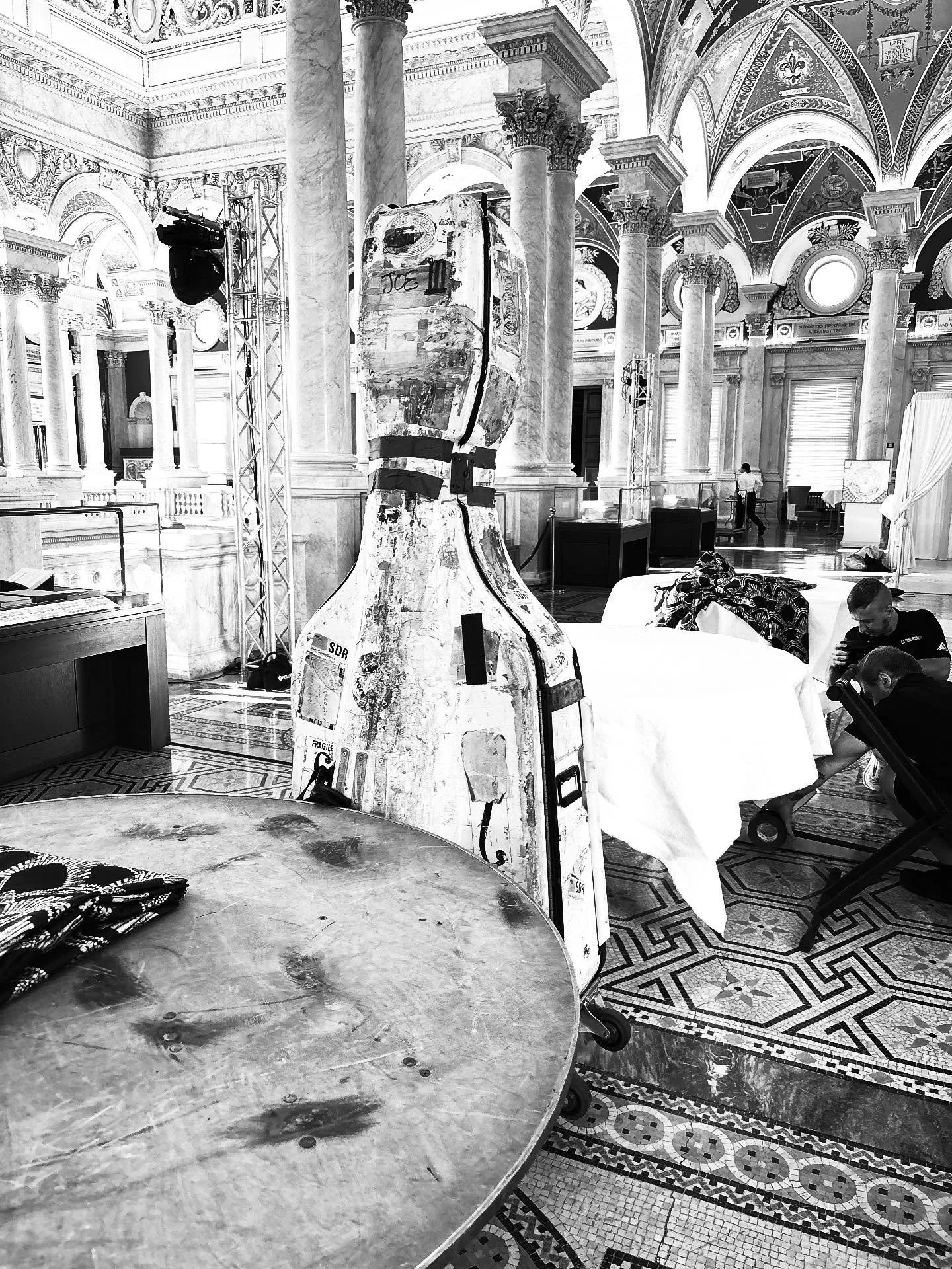 @jeffcuny is really curious about the mystery rental bass. #mysterybass