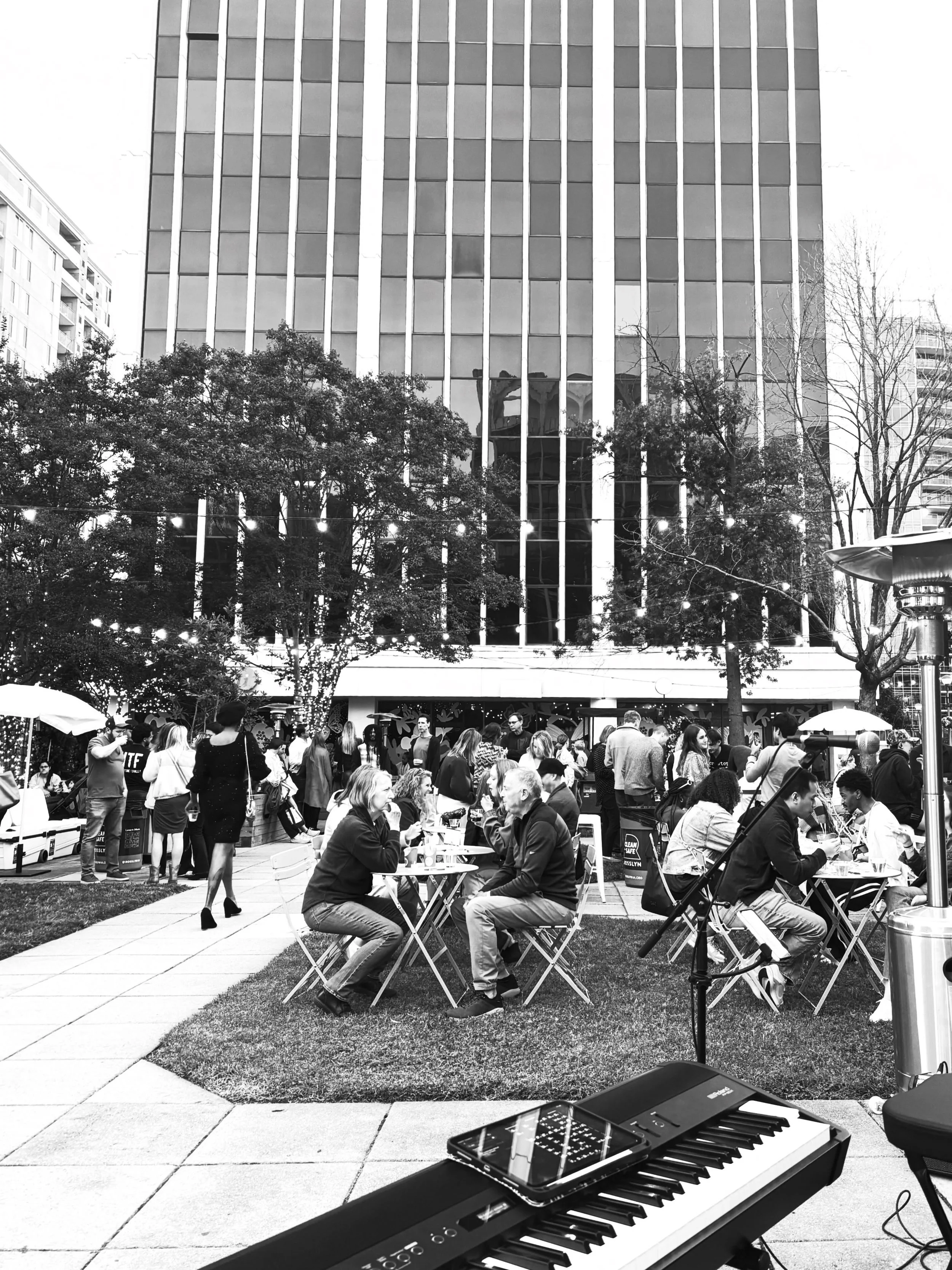@rosslynva pop up event tonight with @sweetsomethingjazz.