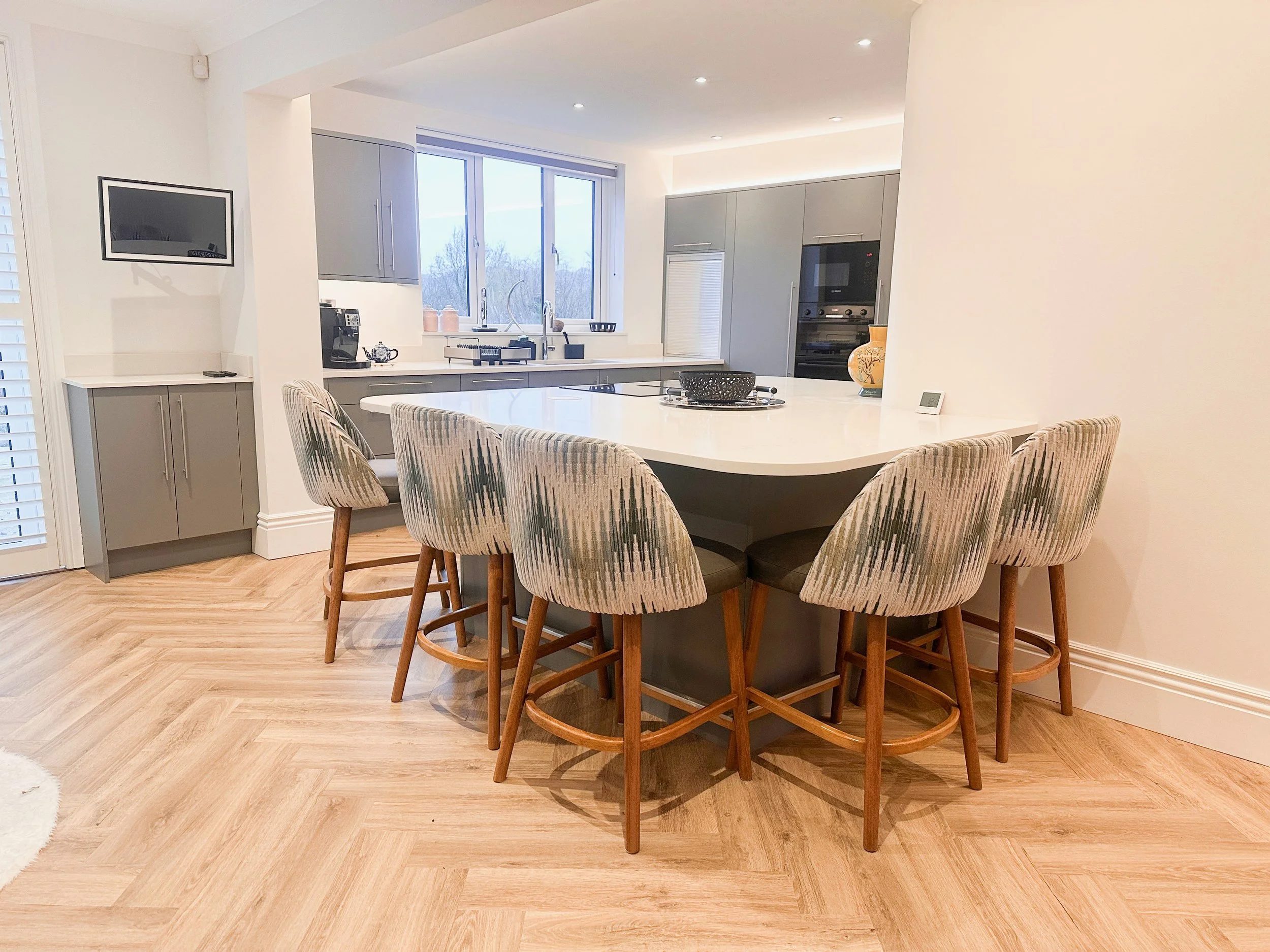 MODERN FAMILY KITCHEN