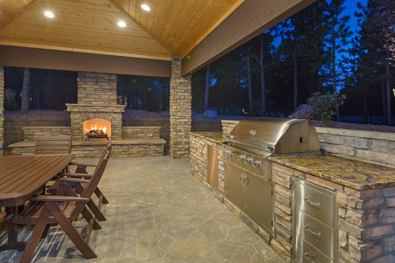 Outdoor Living &amp; Kitchen Spaces