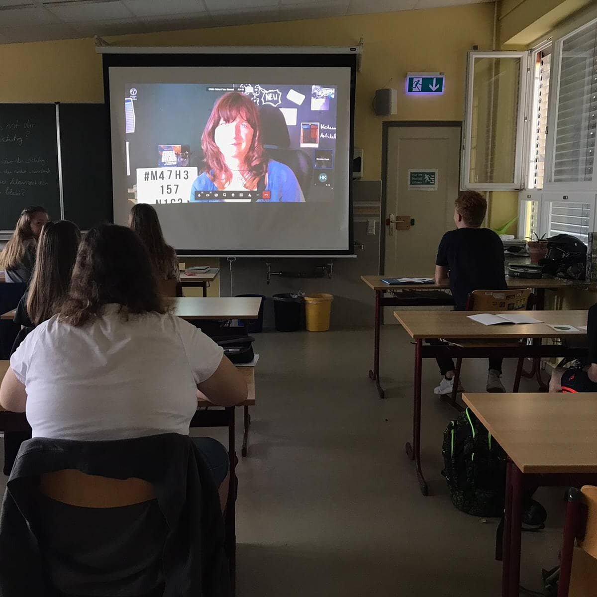 Gestern Online-Lesung in Sachsen☝️Ach, wie ich die Begegnungen mit den Teens vermisse, wenn sie mich manchmal mit leerem Blick anschauen, ich nicht wei&szlig;, was sie denken oder ob sie &uuml;berhaupt denken😬. Ich vermisse die Begegnungen, weil ich