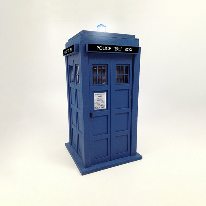A scale model of David Tennant's (Doctor #10) TARDIS was built to hold the swatch book set.