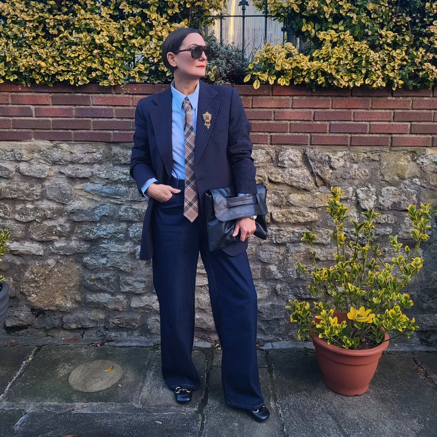 Mixing up old &amp; new. Vintage &amp; charity finds.
Jeans @forever21 
Blazer @the_bhf 
Brooch Vintage
Bag &amp; shirt old.
Shoes @ohmydesigneritems1bu 
Tie Thrift fair.
Shades @ohmydesigneritems1bu 
#mystyle