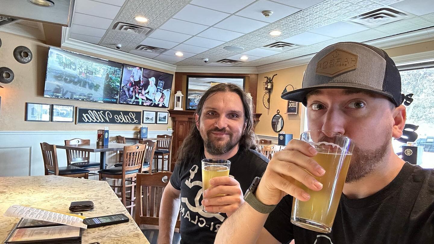 Snagged a quick bite to eat &amp; our &ldquo;Harbor Golden Ale&rdquo; at @otooleslakevilla !!! 🍺 Stop by and snag a pint!