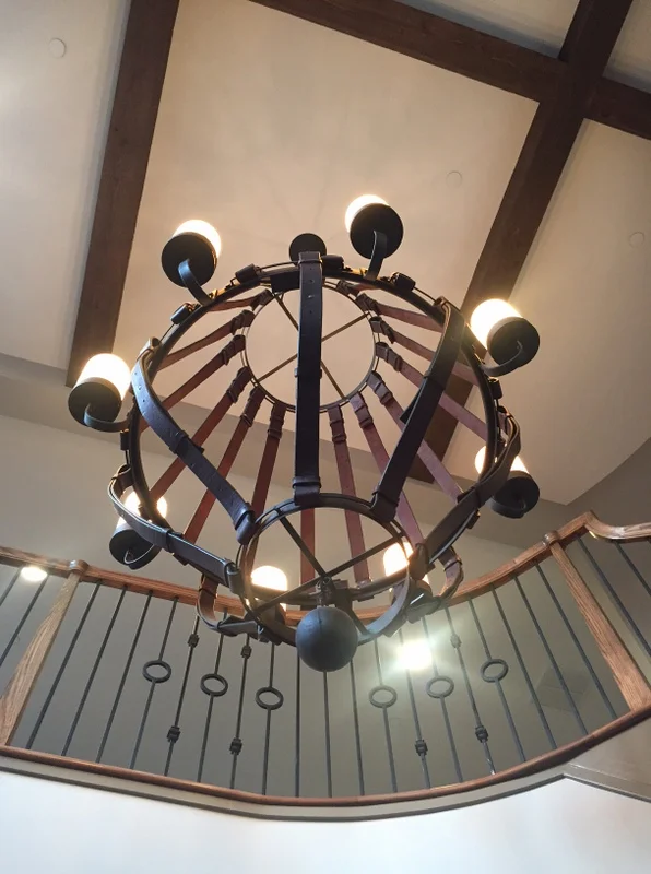 Foyer chand below.jpg