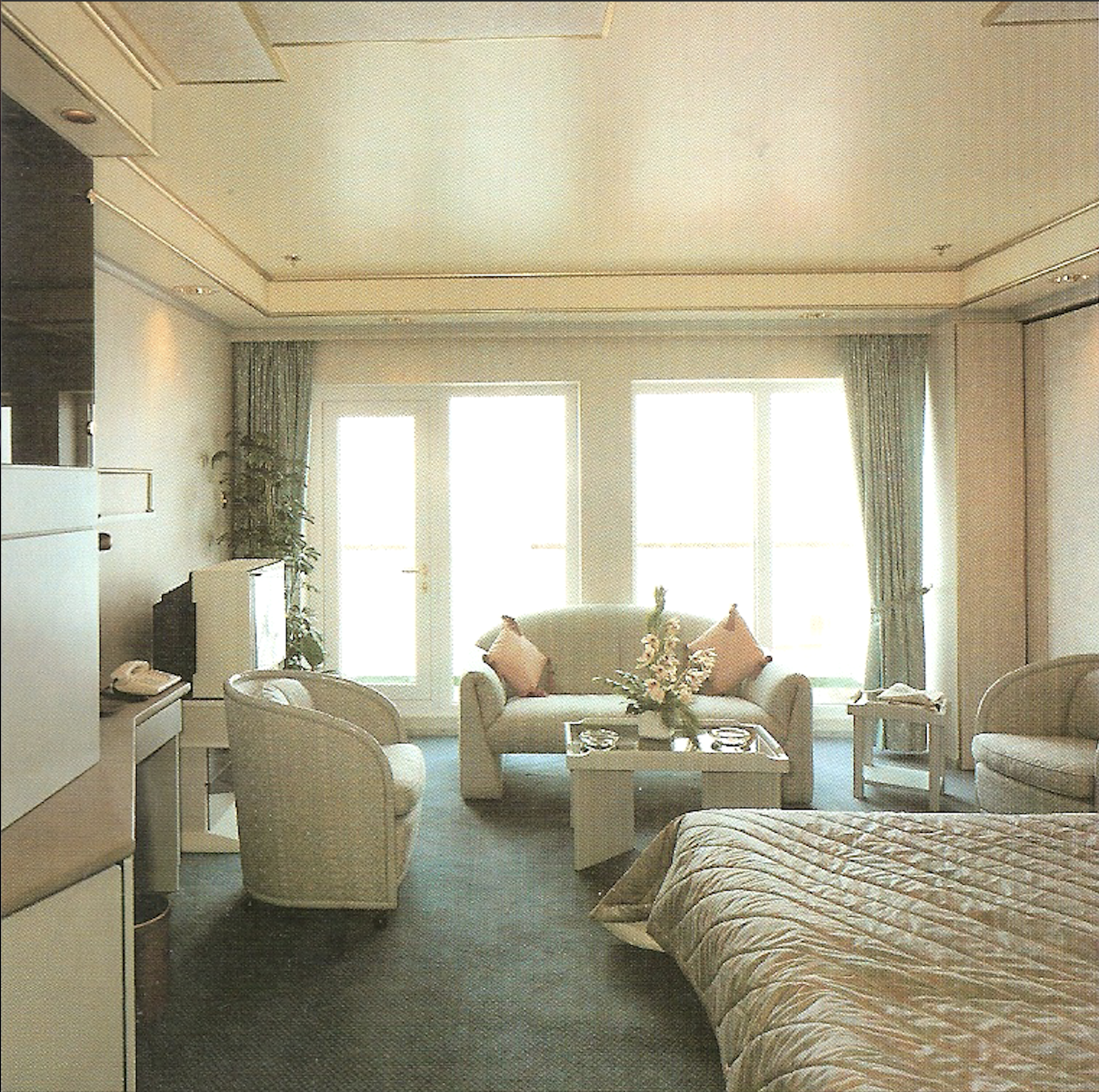 New luxury suites added to top deck on Queen Elizabeth II (Cunard Line)