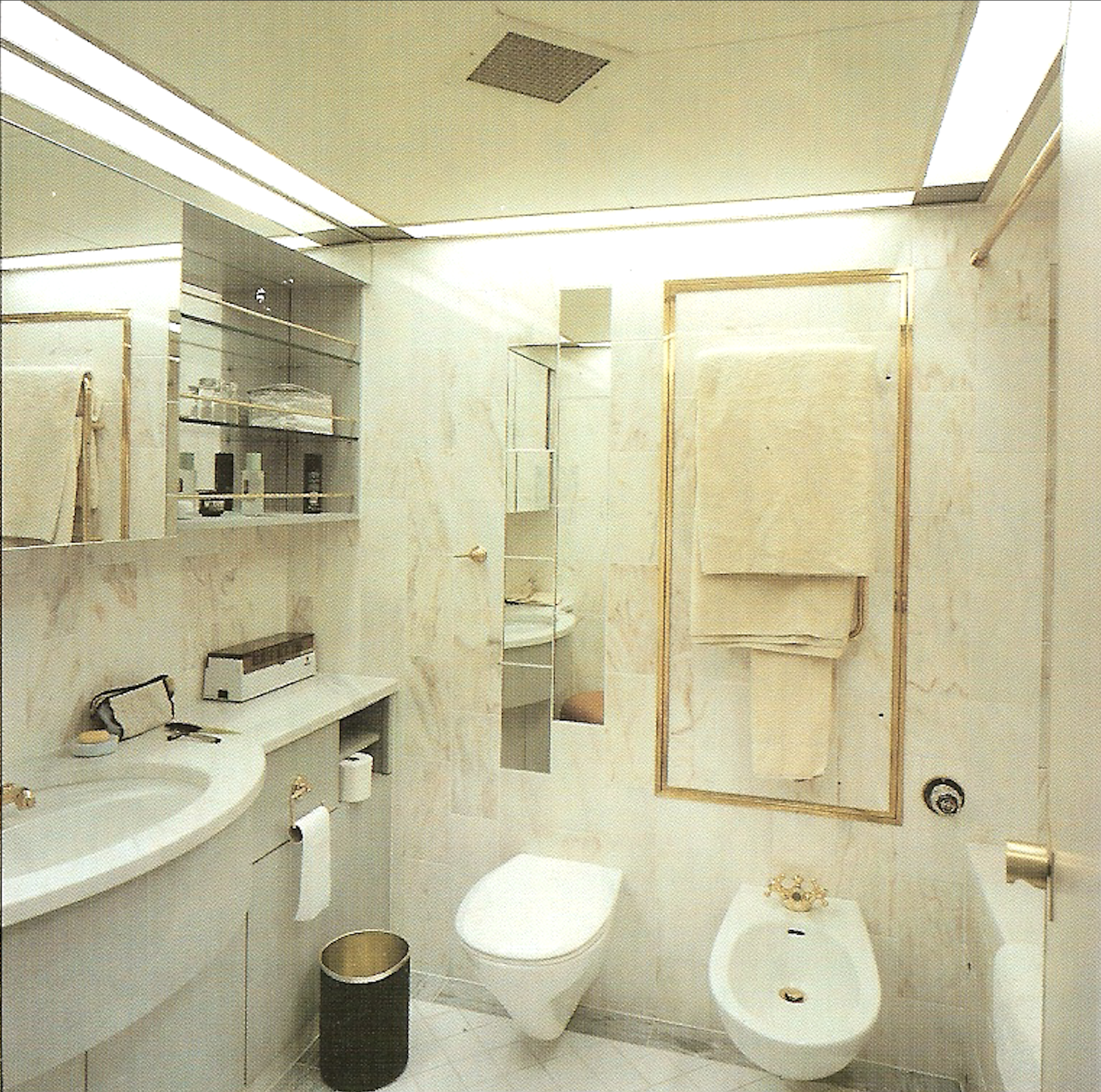  New luxury suite bathrooms on Queen Elizabeth II (Cunard Line) 