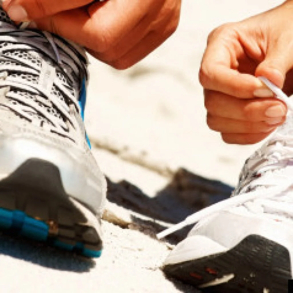 r-WOMAN-SNEAKERS-CLOSE-UP-large570-1024x1024.jpg