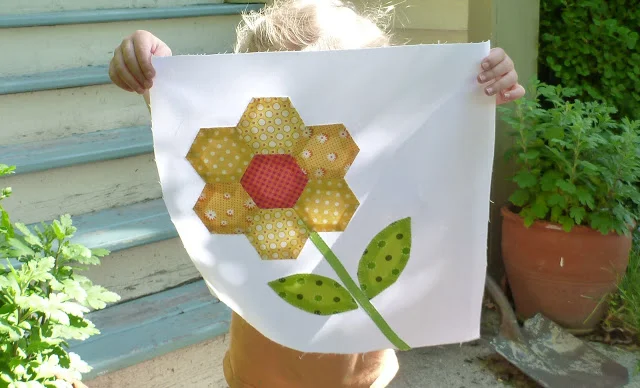 Hexagon Flower Quilt Block Tutorial
