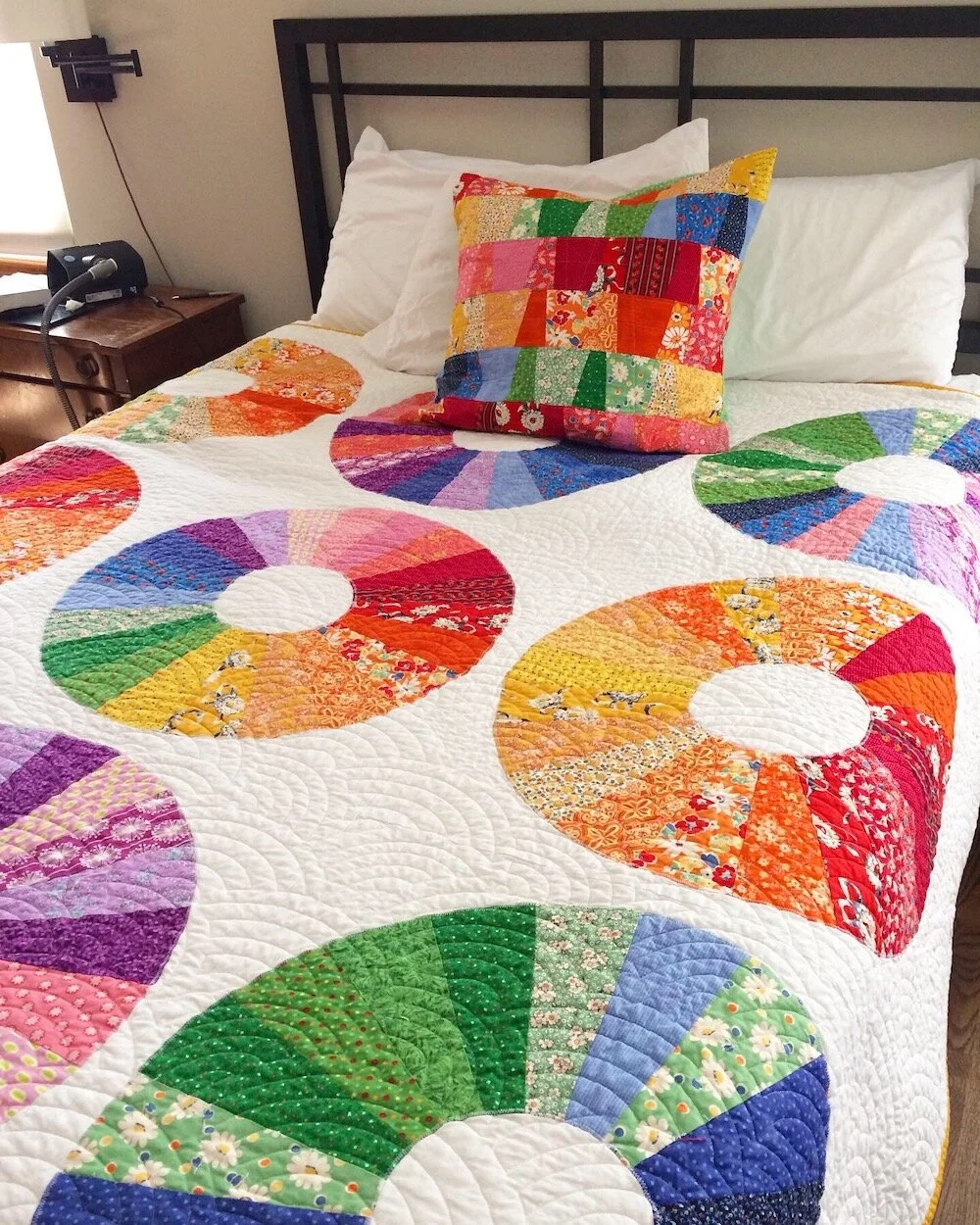 Rainbow Dresden Plate Quilt Finish