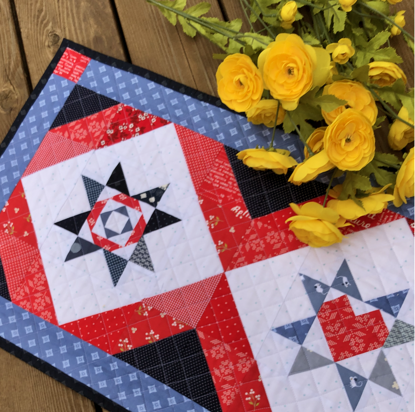 Tutorial - Scrappy Patriotic Stars Table Topper