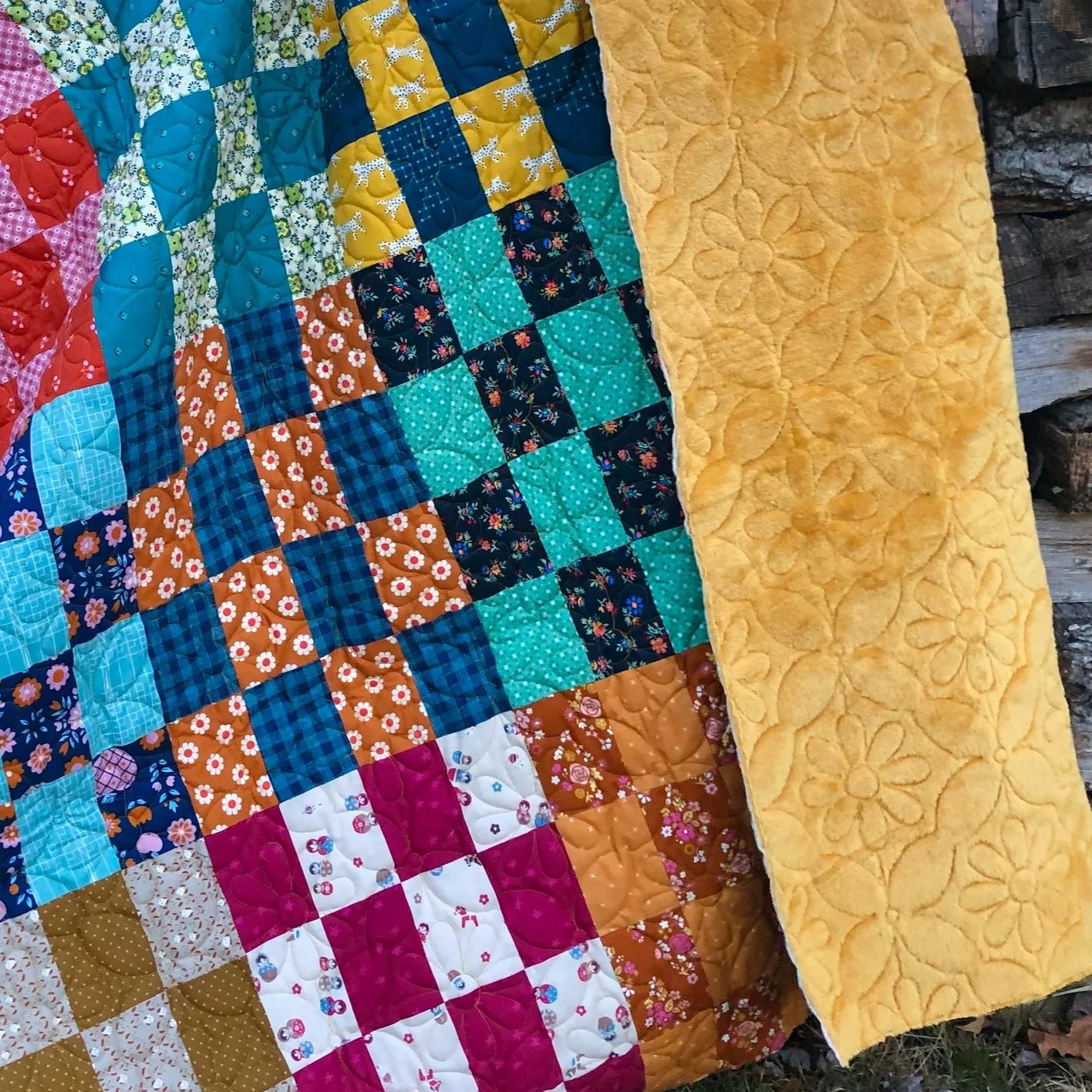 Fall scrap quilts are the best! Let me introduce you to the comfiest quilt in the whole entire world! My Stretched 16-Patch quilt (free download on my website) uses a ton of my favorite fabrics and was so fast and fun to make! @tracecreekquilting use