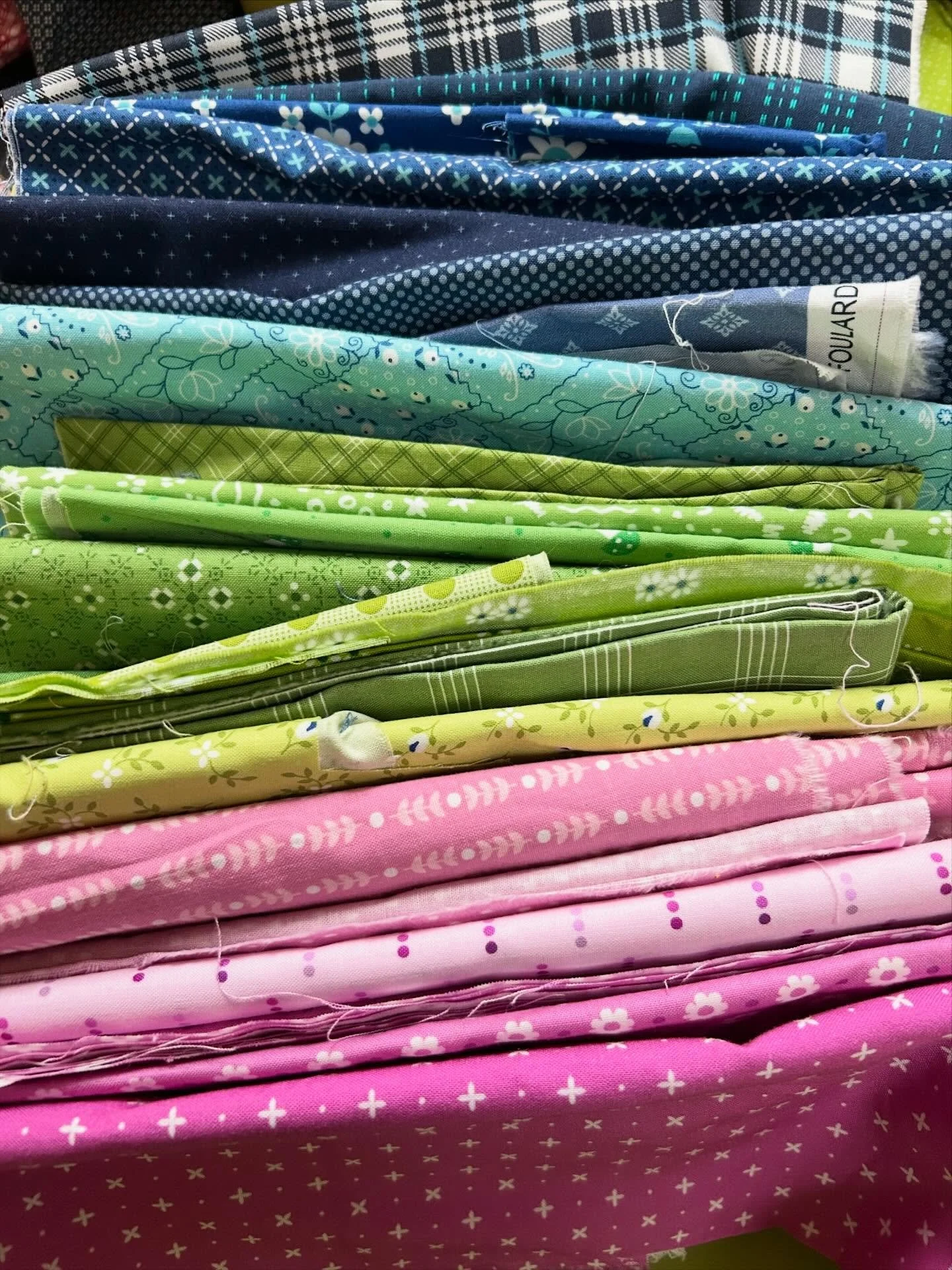 Fun fabric pull! I have no plans for it, but sometimes it is just fun to play!

#fabricpull #scrapquilts