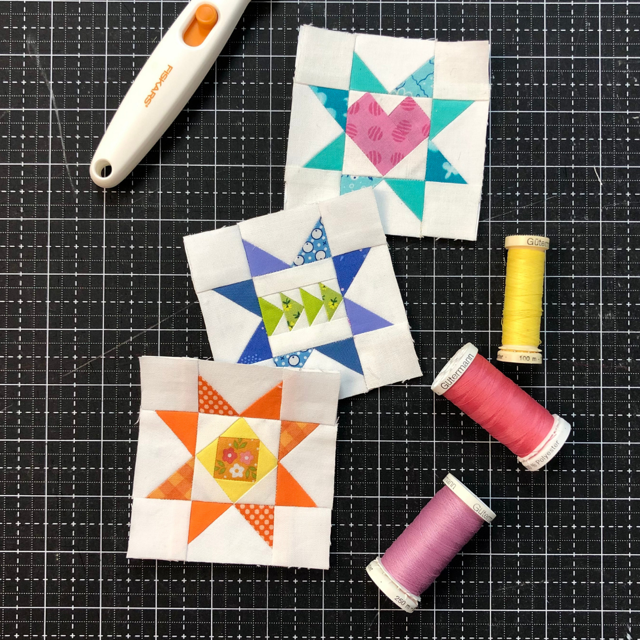 3 inch Scrappy Stars in a line Gardunia.png