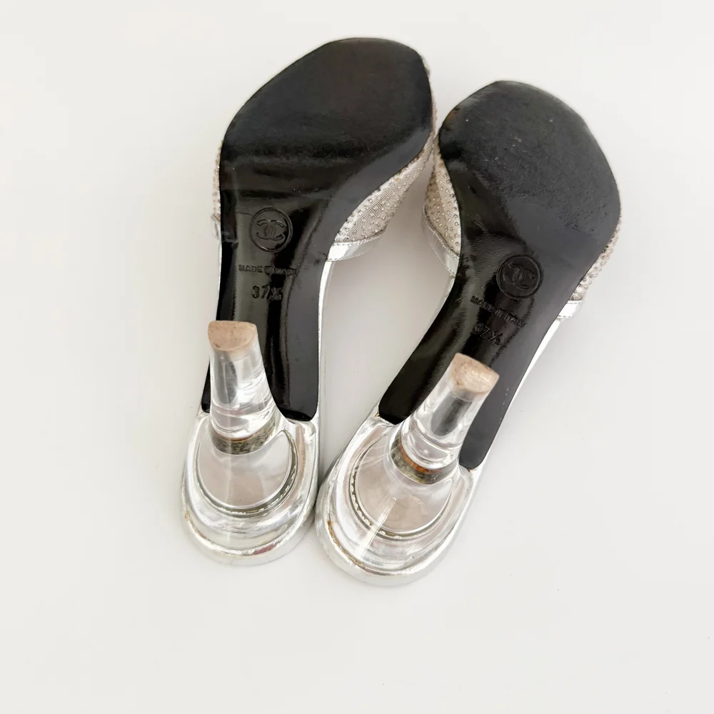 CHANEL 37 シルバー CHANEL Black Leather Size 37 CC Silver Logo Loafer Flat