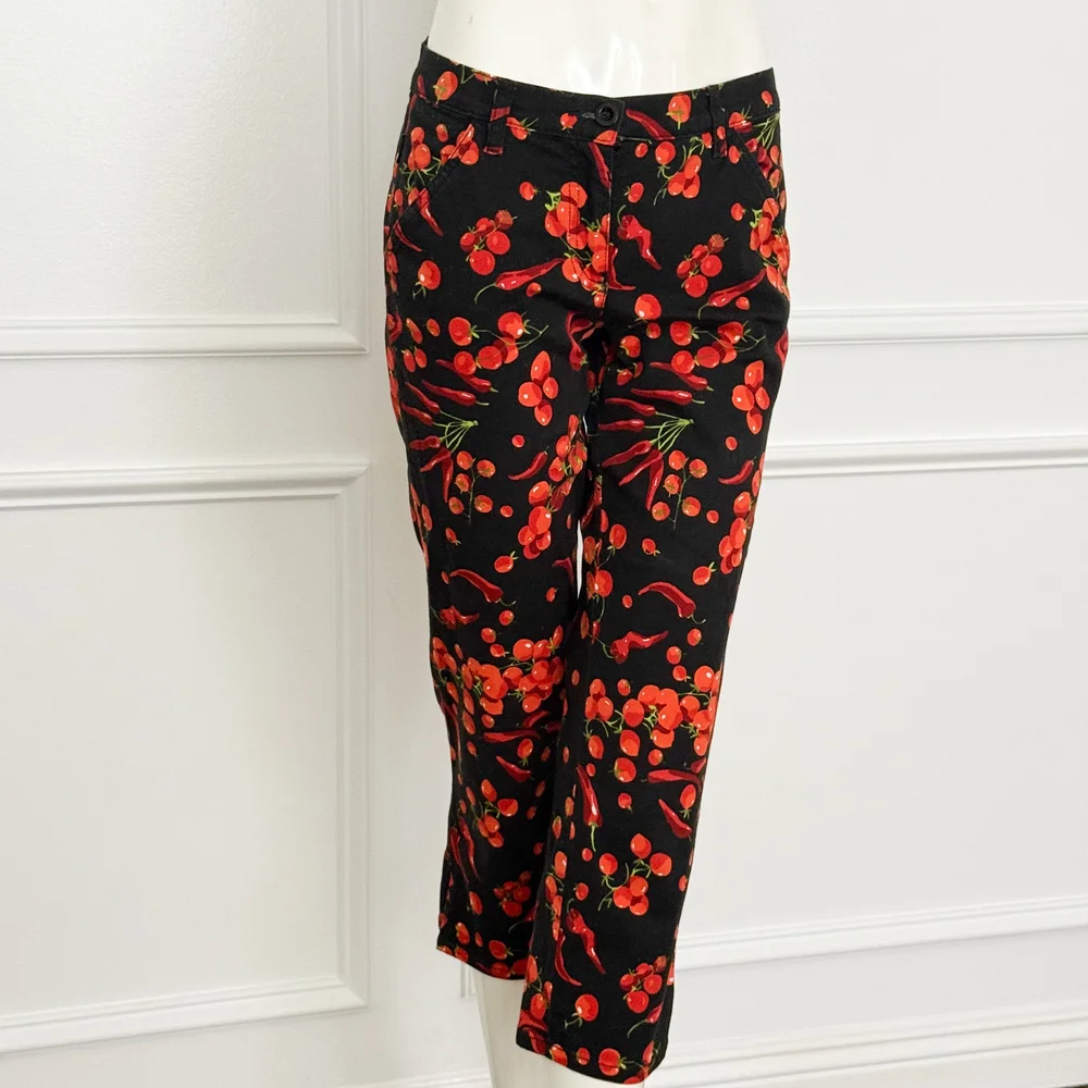 Moschino Black Chili Pepper & Cherry Tomato Capris (Small) — sororité.