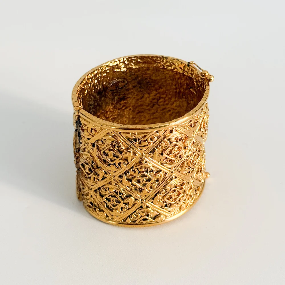 アクセサリー CHANEL vintage bangle made in France アクセサリー CHANEL vintage bangle made in France Vintage Chanel