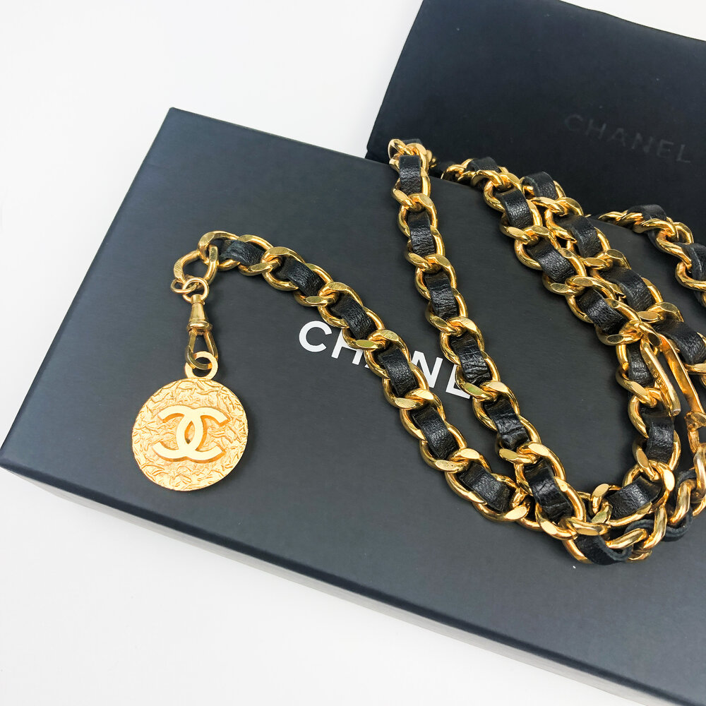 EXTREMELY RARE 1982 Authentic Vintage Chanel Black & Gold CC Dangling  Chain Belt — sororité.