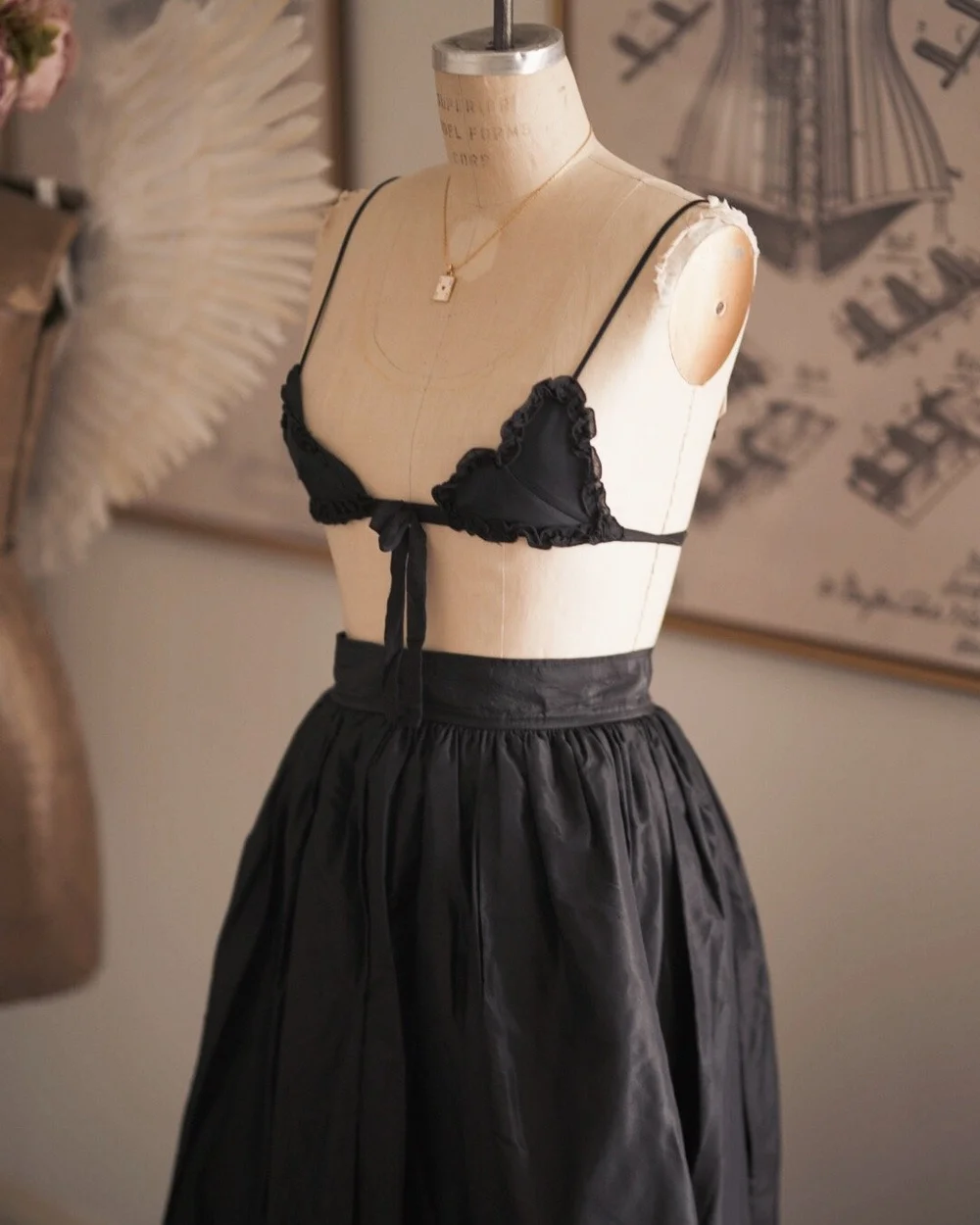 ラペルラ　ビスチェ&ボレロ La Perla Silk-Blend Black Heart Bralette (Small) — sororité.