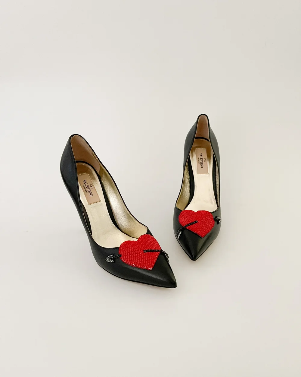 Valentino Heart & Arrow Black Leather Pump Heels (US 7.5 / IT 37.5) —  sororité.