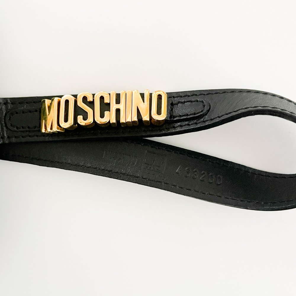 Moschino Black Heart Wristlet  Moschino, Fran fine outfits, Moschino bag
