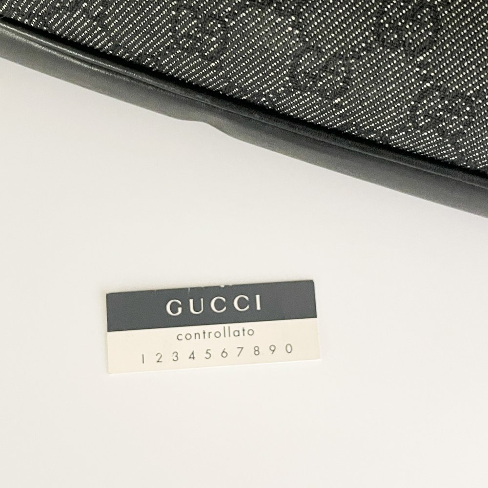 Gucci 2000's Iconic Logo Purse — sororité.