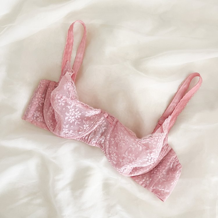 The Sororité Collection: Vintage French Pink Floral Lace Bra (Medium) — sororité.